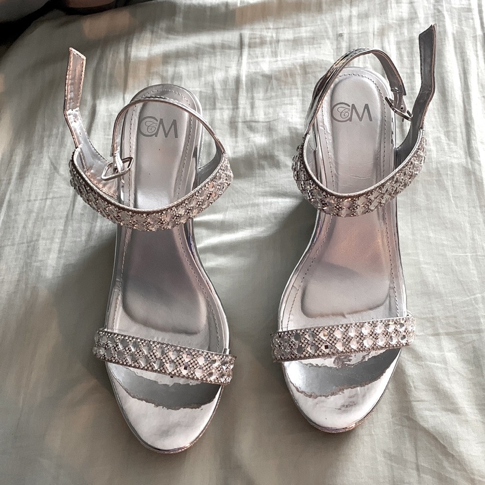 Chelsea Moreland high heels